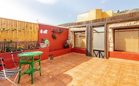 Amiga Mia Traditional House